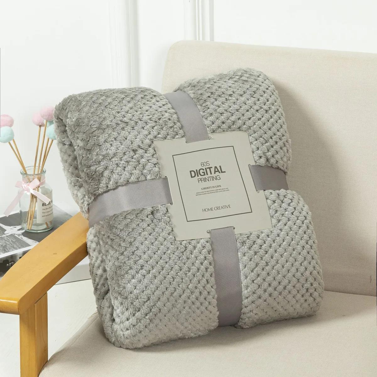 70 x 100cm Pineapple Grid Plush Blanket - Soft Thick Flannel Jacquard Throw, Fade Resistent & Machine Washable, Lightweight Travel and Spring Summer Bedding