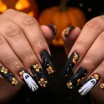 24pcaHalloween Pre-designed Press-on Nails for Festive DIY At-home Nail Art (Black)