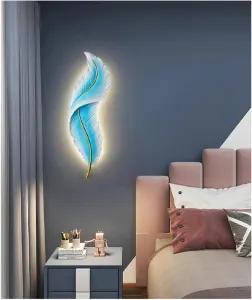 1Pack Modern Feather Wall Sconce – LED Decorative Wall Light with Artistic 3D Feather Design & Soft Ambient Backlight, Elegant Accent Lighting for Bedroom, Living Room & Hallway