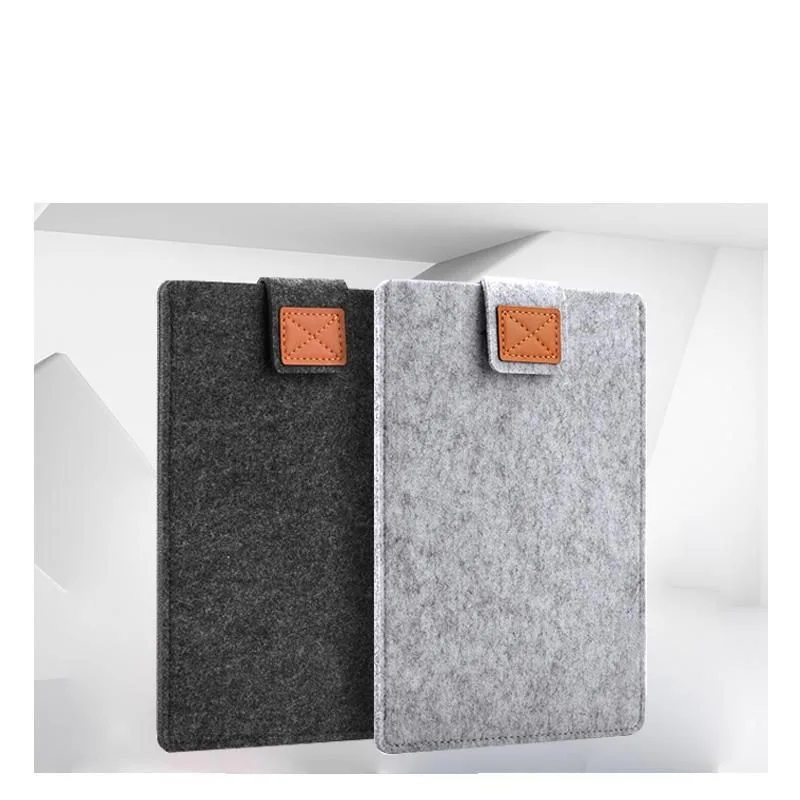 13-inch wool felt sleeve for MacBook Pro and Air, light gray
