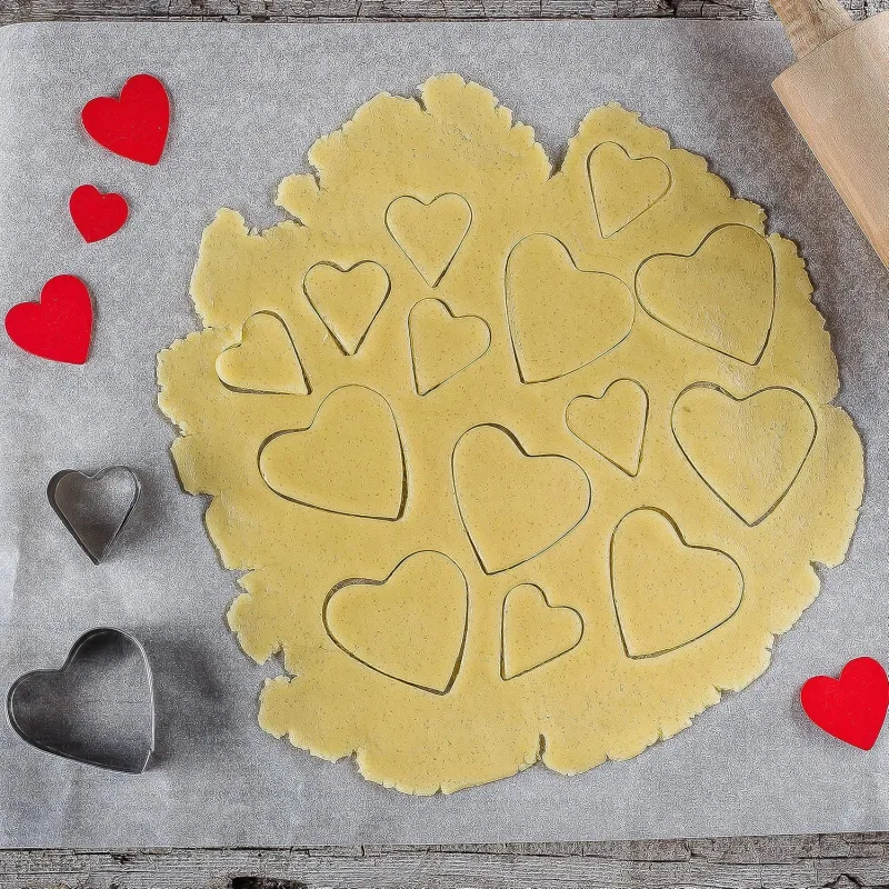 5 Pieces Heart Cookie Cutter Set – Valentine’s Day Heart Shapes Stainless Steel Cutters Molds for Anniversary, Bridal, Engagement and Wedding, Baking Gifts
