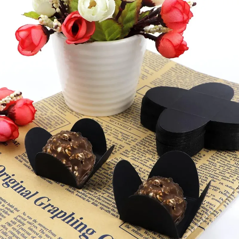 200pcs Valentines Day Paper Chocolate Trays Foldable Dessert Packaging Gift