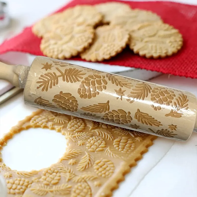 Christmas Wooden Rolling Pin Engraved Pine Cone Leaf Pattern Baking Embossed