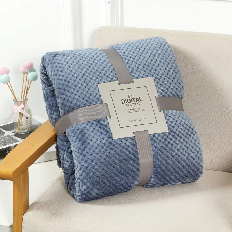 70 x 100cm Pineapple Grid Plush Blanket – Soft Thick Flannel Jacquard Throw, Fade Resistent & Machine Washable, Lightweight Travel and Spring Summer Bedding – Blue And Grey